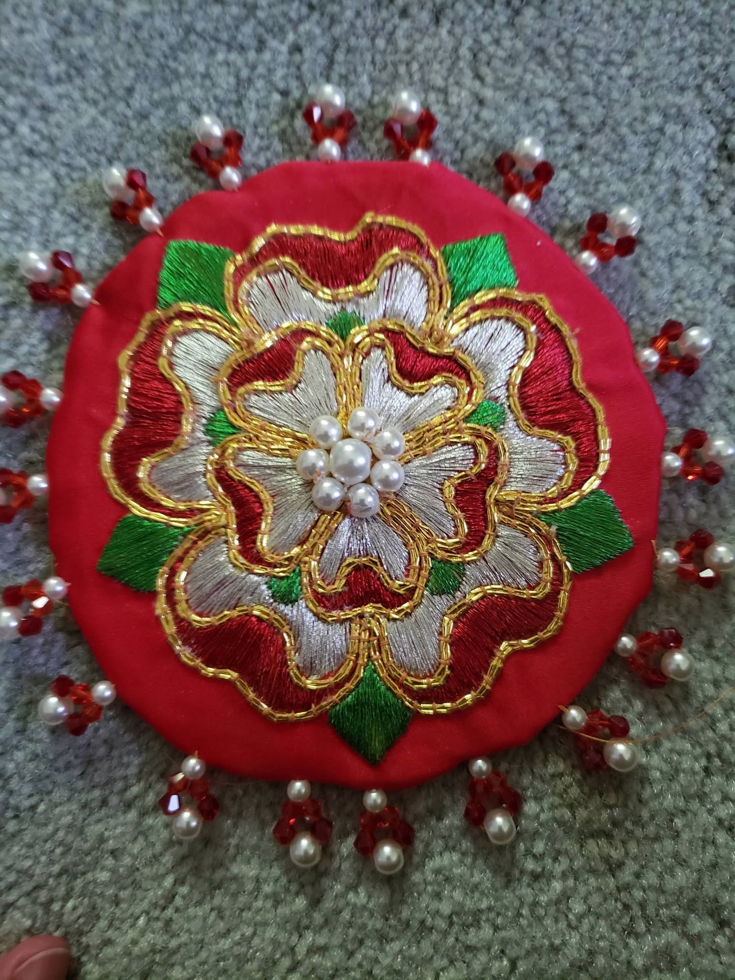 Goblet Topper Sample Tudor Rose