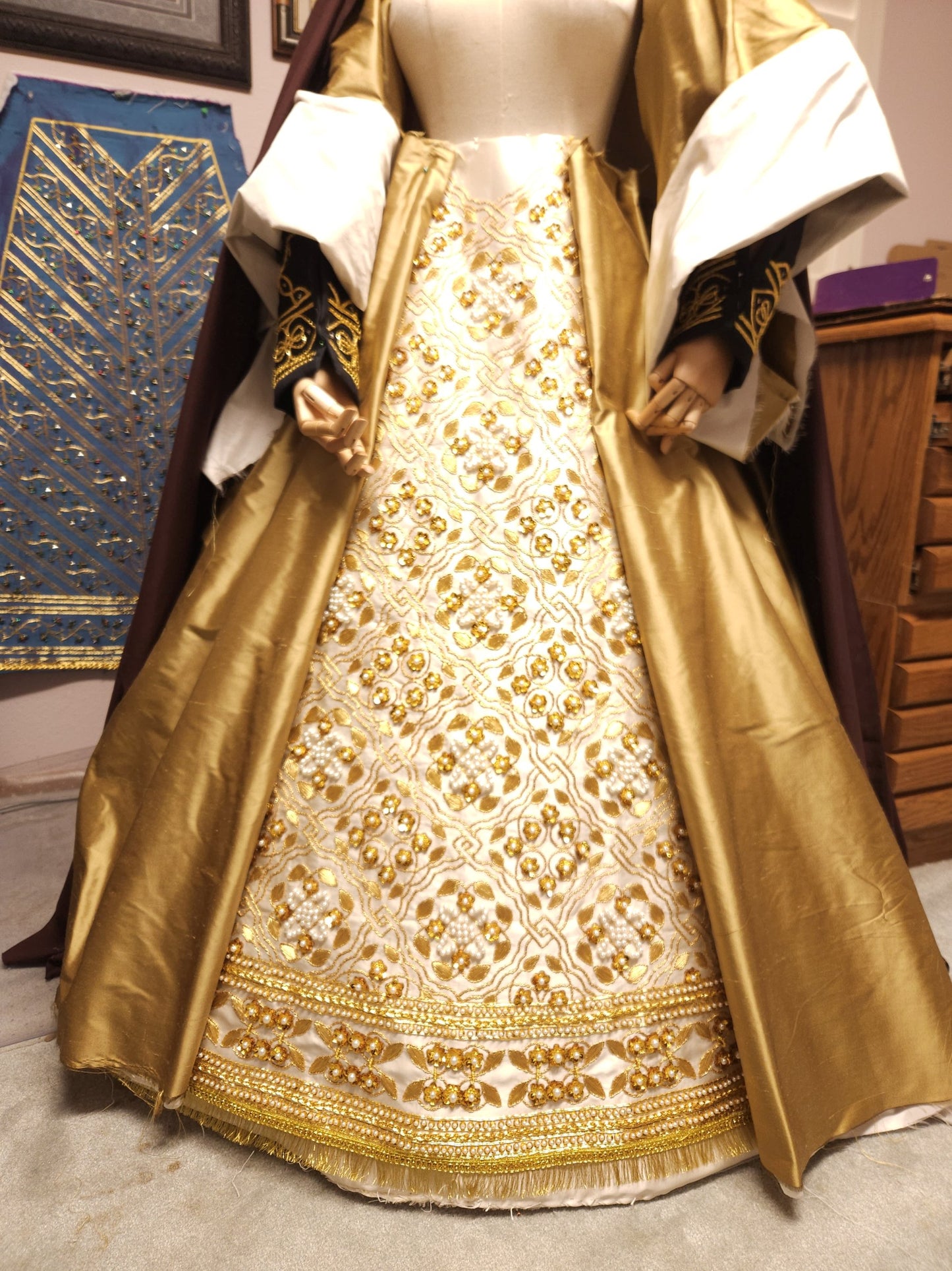 Queen Katherine Parr replica set on Cream Duchess Silk Satin