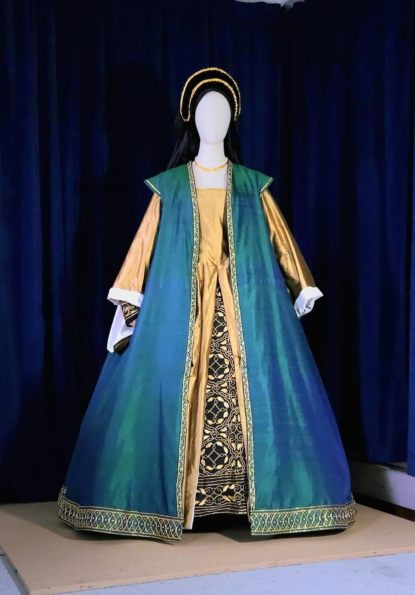 Queen Katherine Parr underskirt panels without gems or pearls