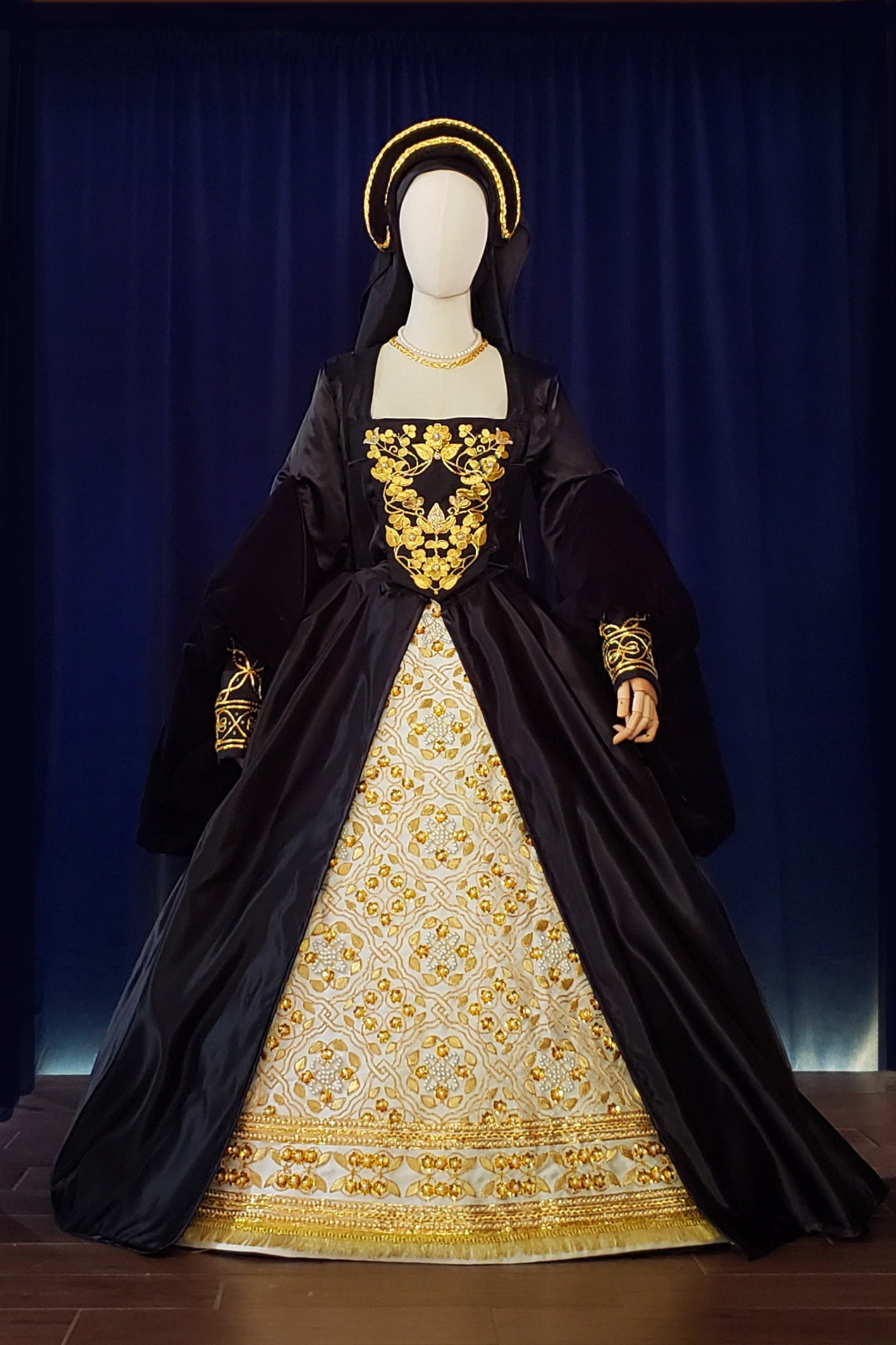 Queen Katherine Parr replica set on Cream Duchess Silk Satin